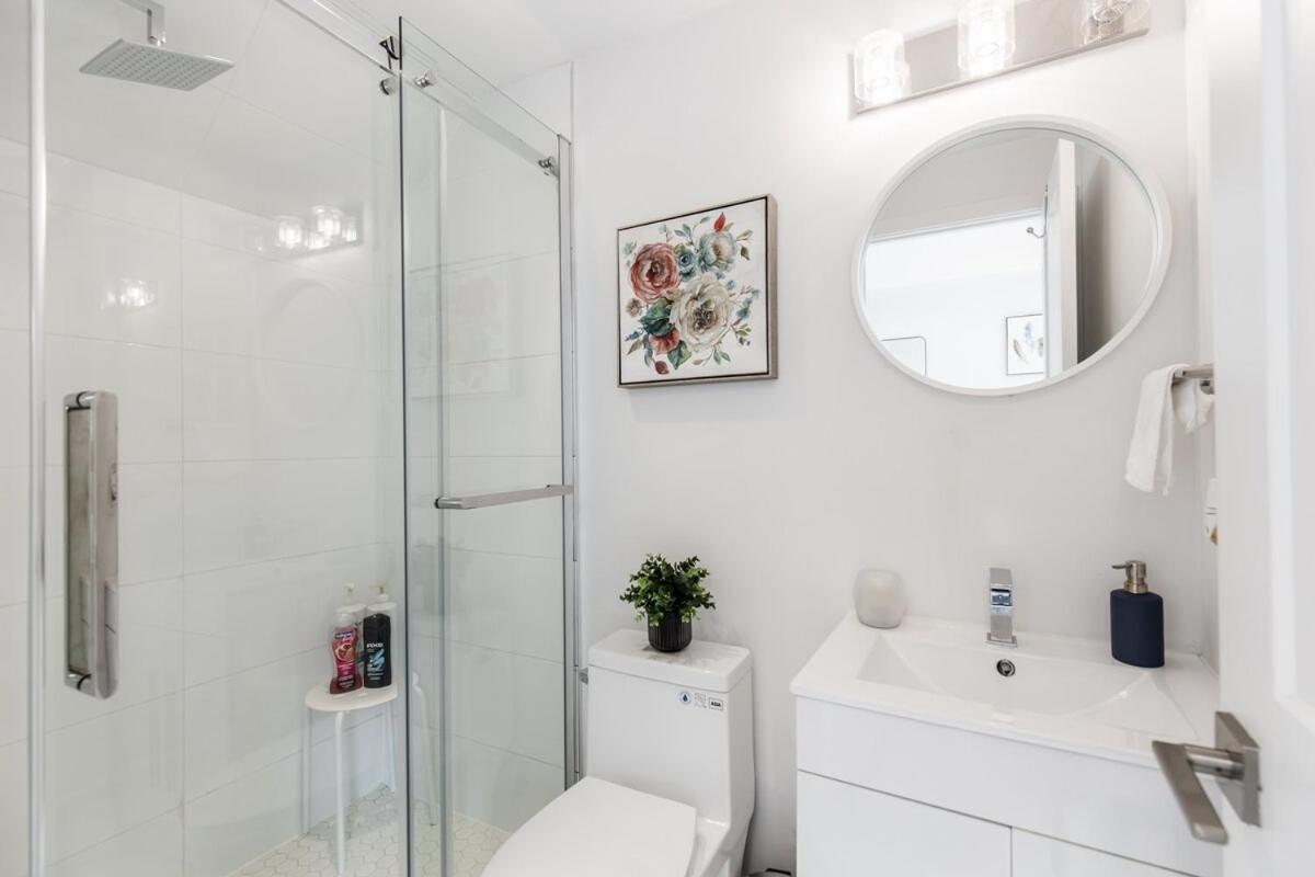Luxe Suite, 4min To Falls With Fireplace, Ping Pong Apartment